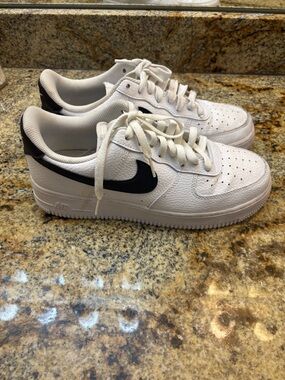 Nike black and White Air Force 1